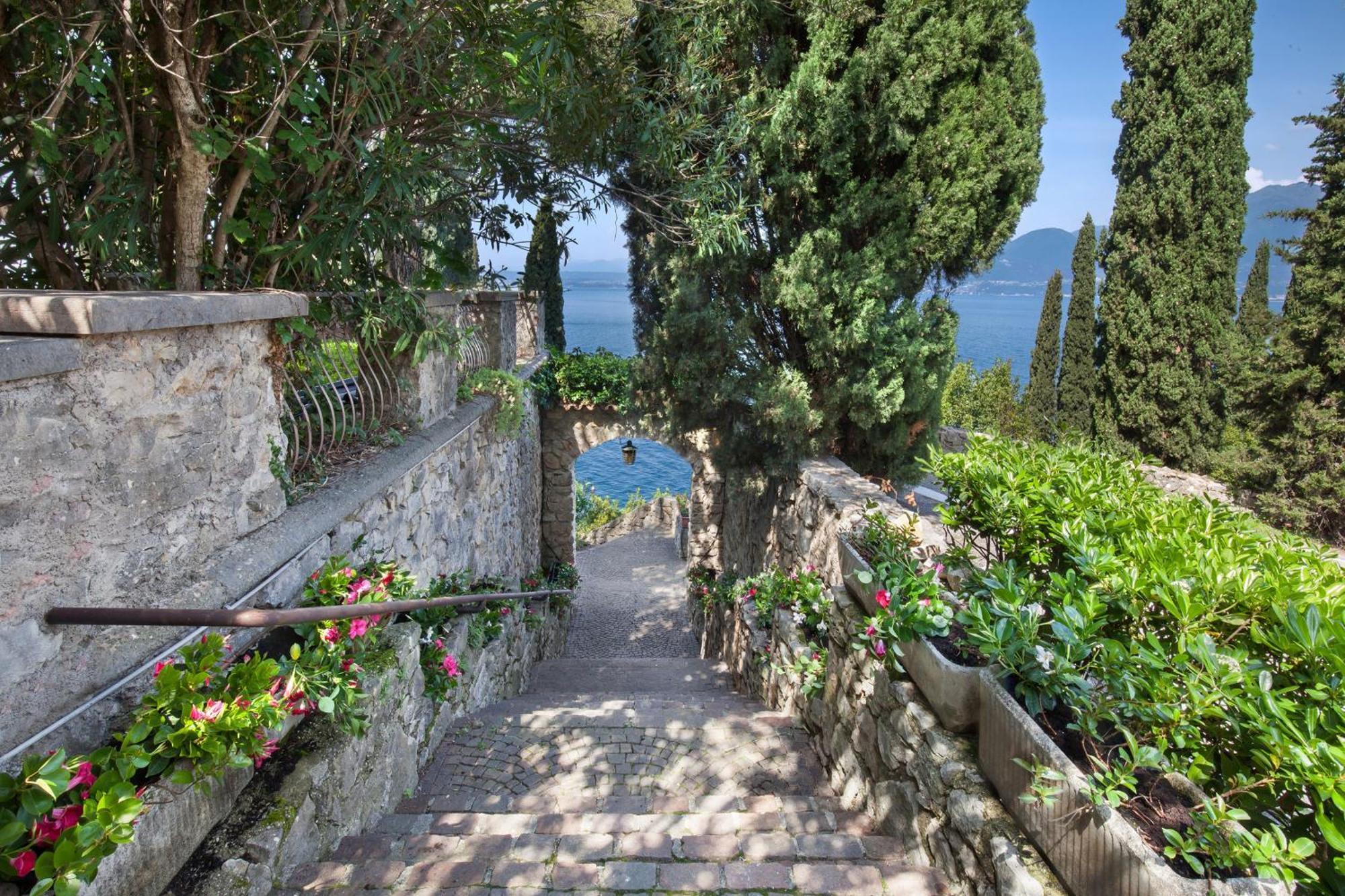 Leonardo Walsh Apartment With Lake View Torri Del Benaco Buitenkant foto