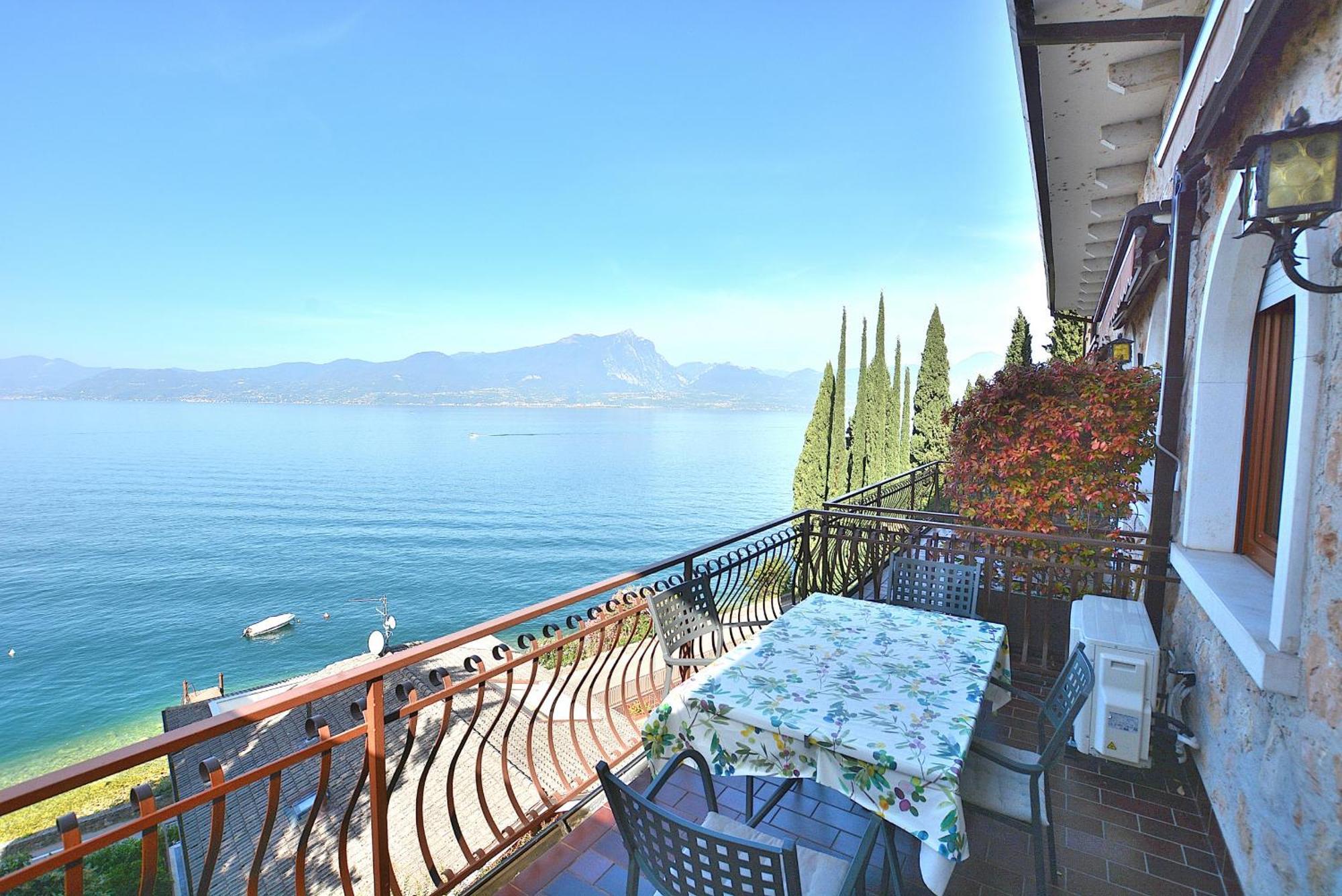 Leonardo Walsh Apartment With Lake View Torri Del Benaco Buitenkant foto