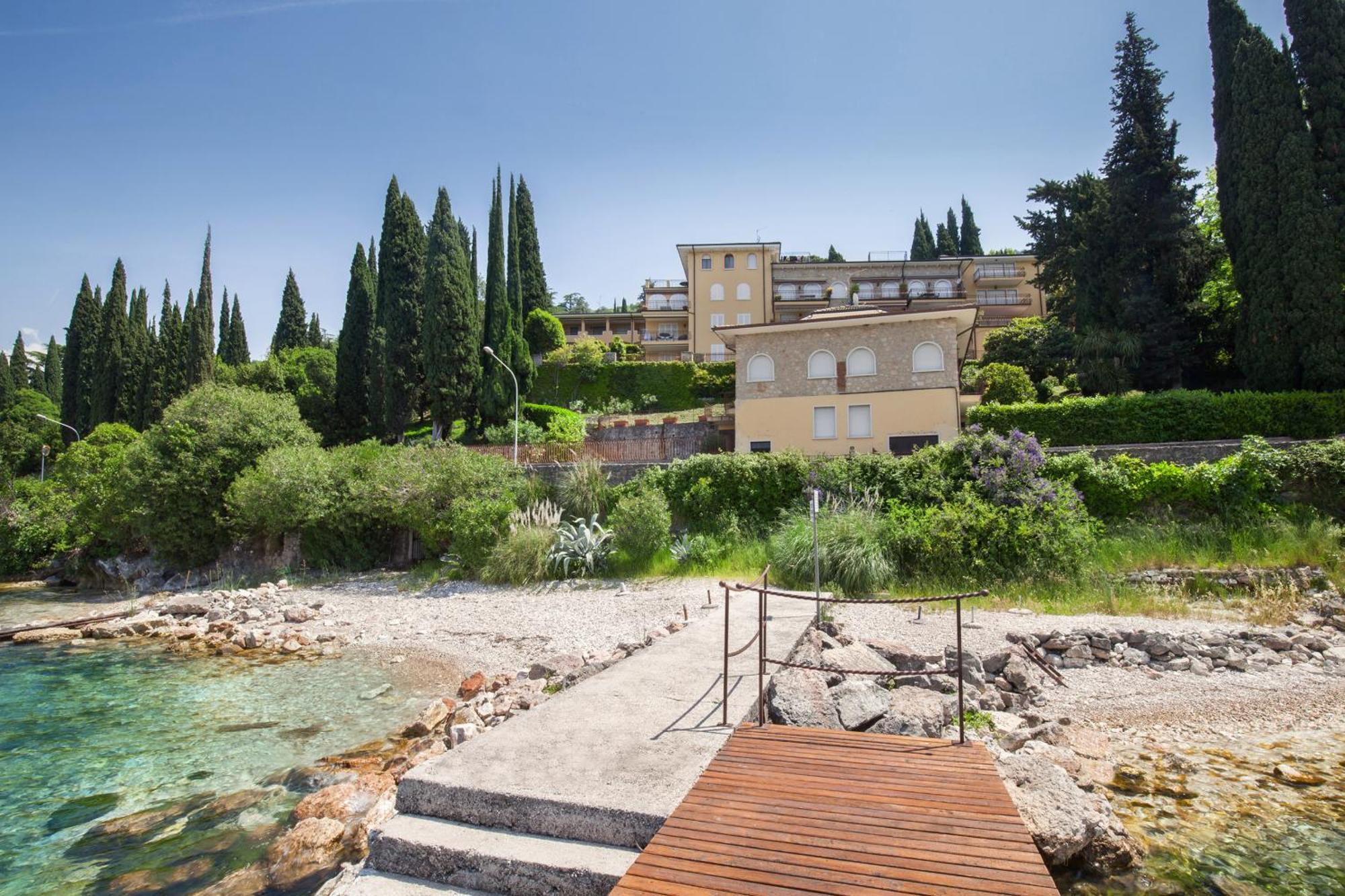 Leonardo Walsh Apartment With Lake View Torri Del Benaco Buitenkant foto