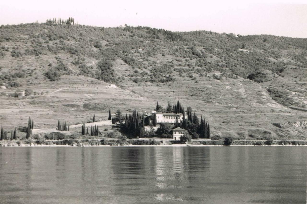 Leonardo Walsh Apartment With Lake View Torri Del Benaco Buitenkant foto